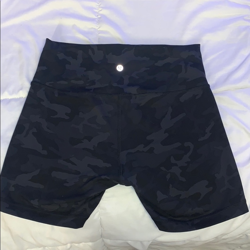 Lululemon Wonder Train Camo Biker shorts 6’